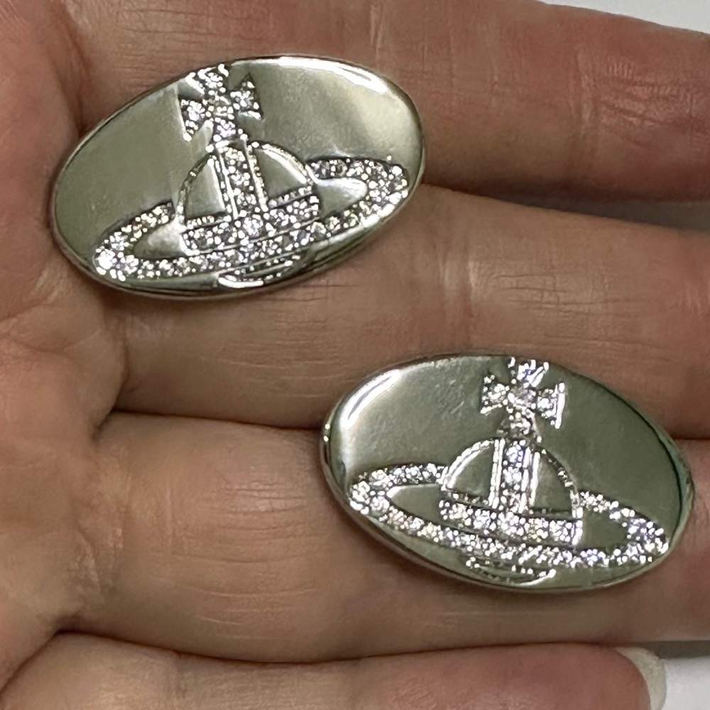 Sold out silver tone vintage signature logo stud earrings - Picture 5 of 8